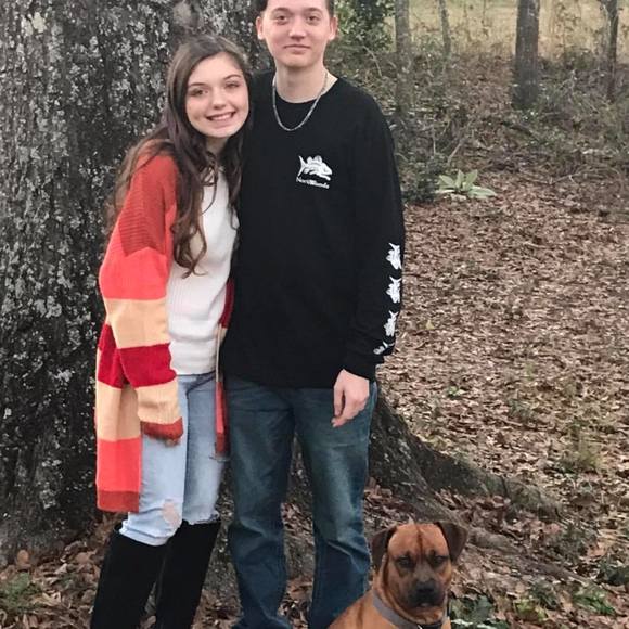 Profile Picture of Ethyn Shroyer (@ethynshroyer) on Poshmark