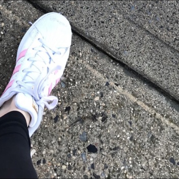 Profile Picture of Allison Mackey (@allymack18) on Poshmark