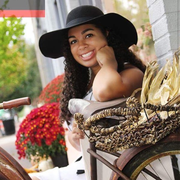 Profile Picture of Jasmine Fails (@jbelle26) on Poshmark