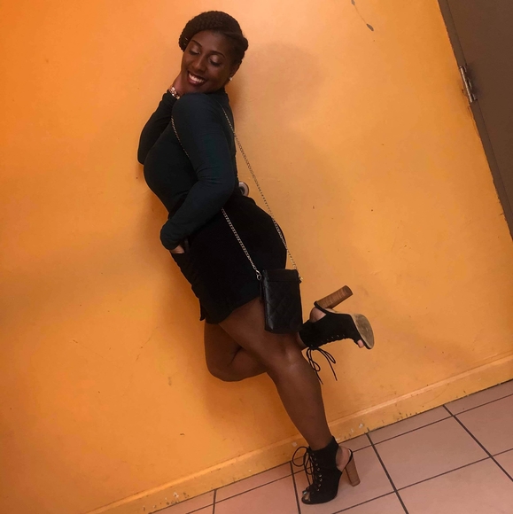 Profile Picture of Krystal Clay (@krystalcly) on Poshmark