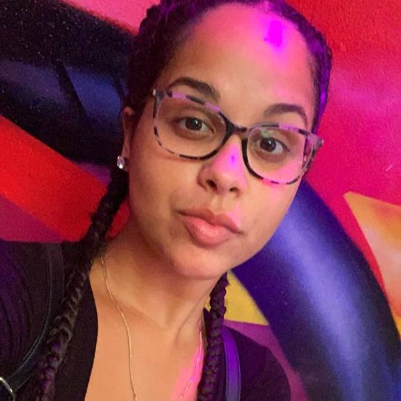 Profile Picture of Alexa Reyes (@alexareyes000) on Poshmark