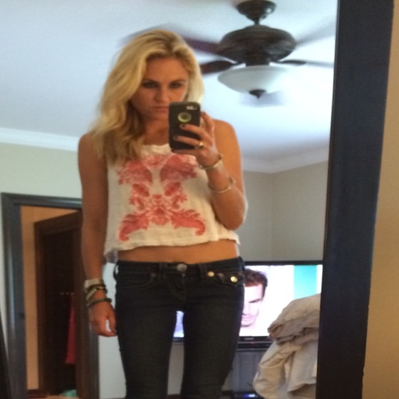 Profile Picture of Meredith Mackey (@meredithblake) on Poshmark