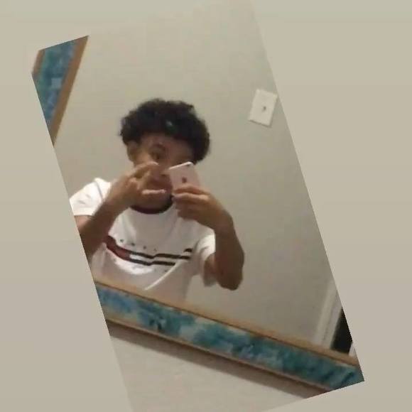 Profile Picture of Ruben Robles (@ruben214_) on Poshmark