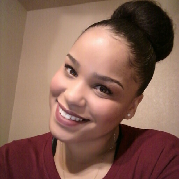 Profile Picture of Tiffiney Bolds (@tiffbolds) on Poshmark