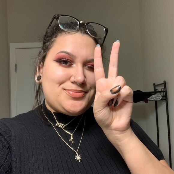 Profile Picture of Ciarra Crago (@cccragosucks) on Poshmark