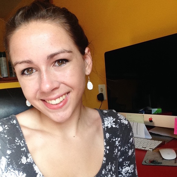 Profile Picture of Kimberly Budka (@kimbudka) on Poshmark