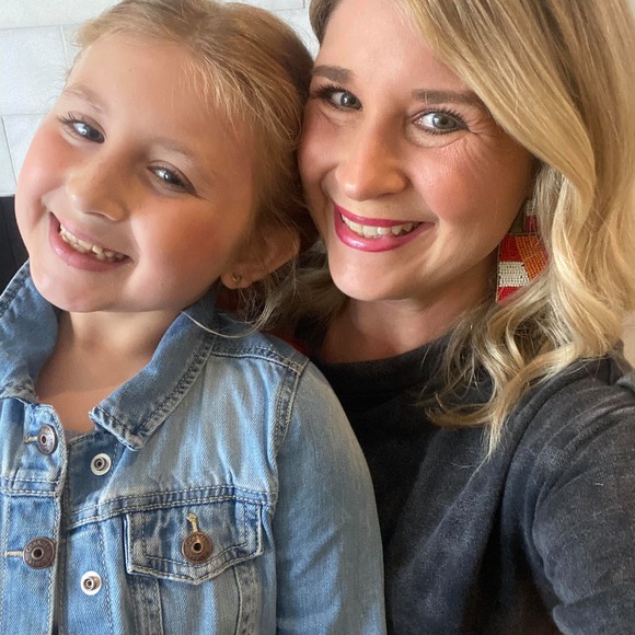 Profile Picture of Ashlea Landrum (@landrum0078) on Poshmark