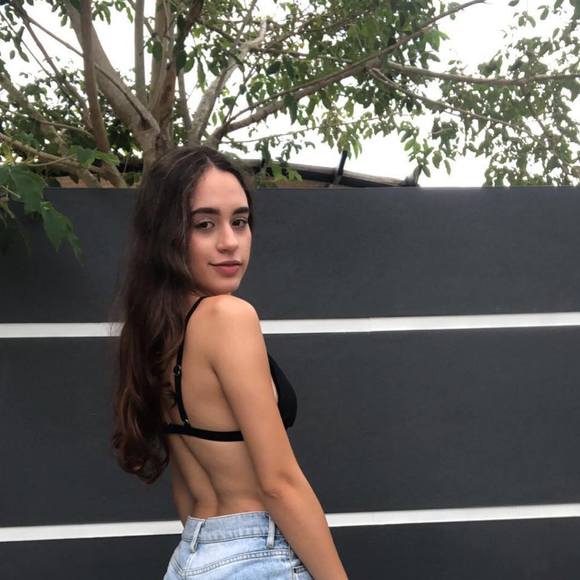 Profile Picture of Jalissa Valcárcel (@jvc_nicolee) on Poshmark