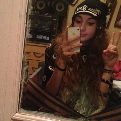 Profile Picture of Karen Jonas (@KazzylovesLuke) on Twitter