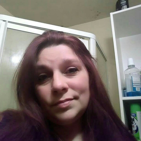 Profile Picture of Robin Ridgell (@robinr2369) on Poshmark