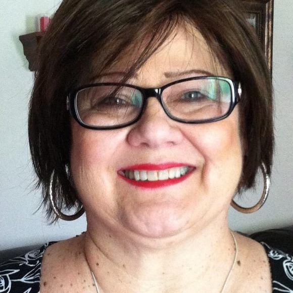 Kay Bolynn - Poshmark Profile Picture of Kay Bolynn (@athomewithkay) on Poshmark