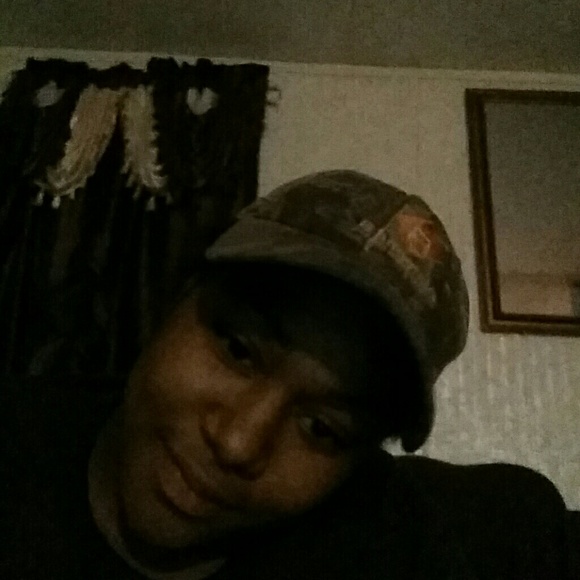 Profile Picture of Mikeyvia Benton (@mikeyviab) on Poshmark