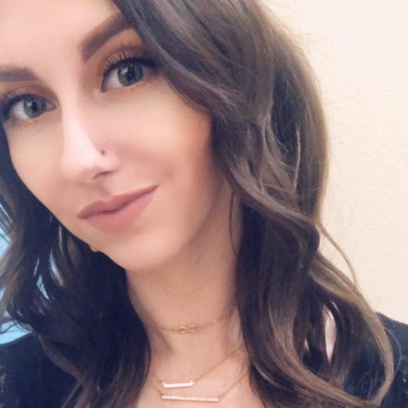 Profile Picture of Ashley Frausto (@ashleyfrausto21) on Poshmark