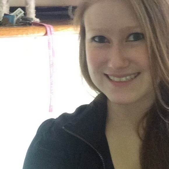 Profile Picture of Tracey Tangarife (@ttangarife) on Poshmark