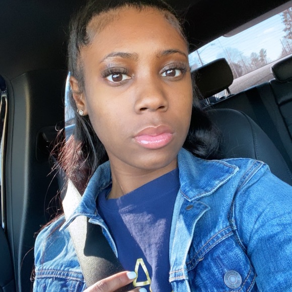 Profile Picture of Alana Rice (@alanazhanerice) on Poshmark