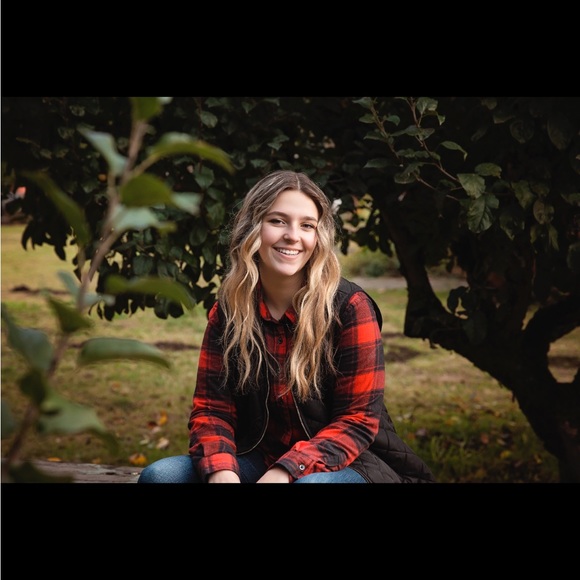 Cami Hankel - Poshmark Profile Picture of Cami Hankel (@camihankel) on Poshmark