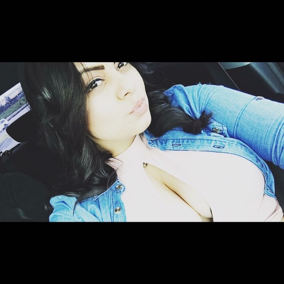 Vianney Alvarez - Poshmark Profile Picture of Vianney Alvarez (@vianney0530) on Poshmark