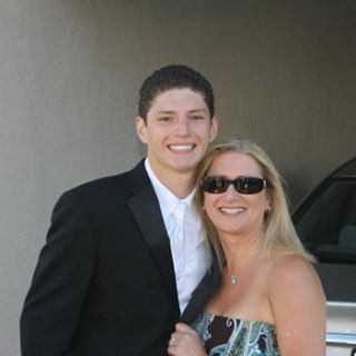 Profile Picture of Laurie Pietrzyk (@laurie.pietrzyk) on Facebook