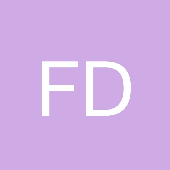Profile Picture of Floriana de almeida De almeida (@floriana1000) on Poshmark