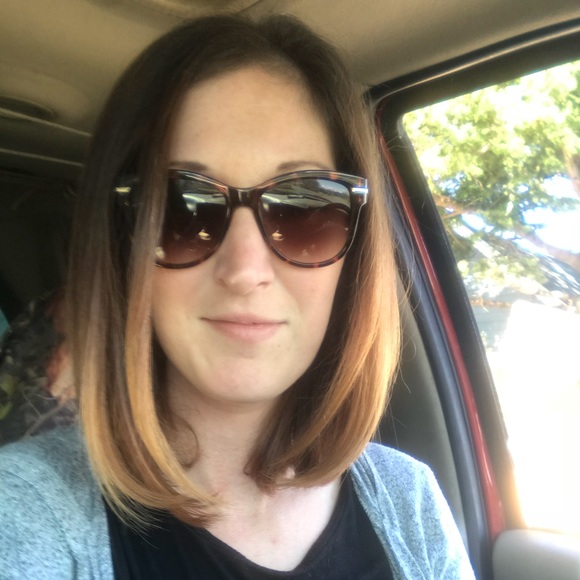 Profile Picture of Shamron Vaeth (@svaeth) on Poshmark