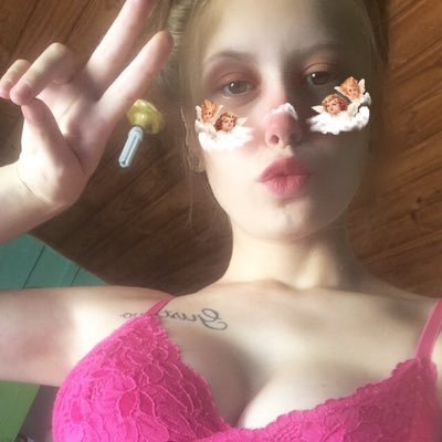 Profile Picture of Carol Schroeder (@loirinhaf123) on Twitter