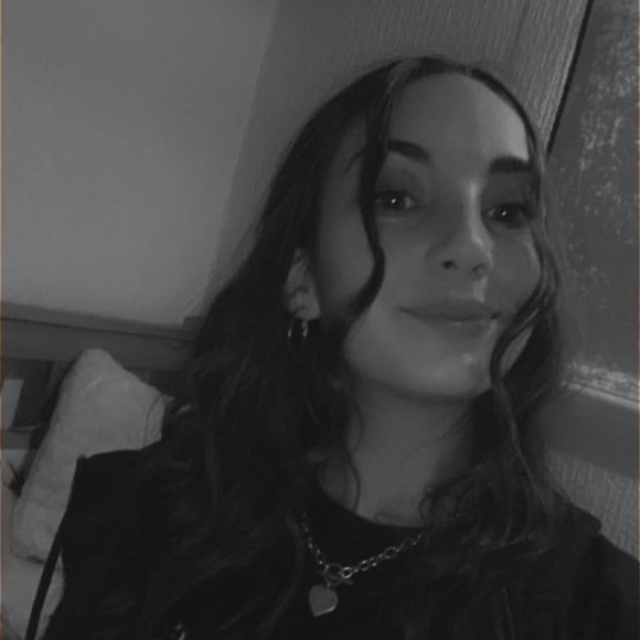 Profile Picture of Rochelle Bestwick (@rbestwick) on Poshmark