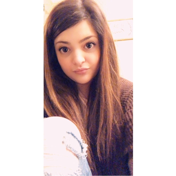 Gabrielle Biello - Poshmark Profile Picture of Gabrielle Biello (@gbaby291) on Poshmark