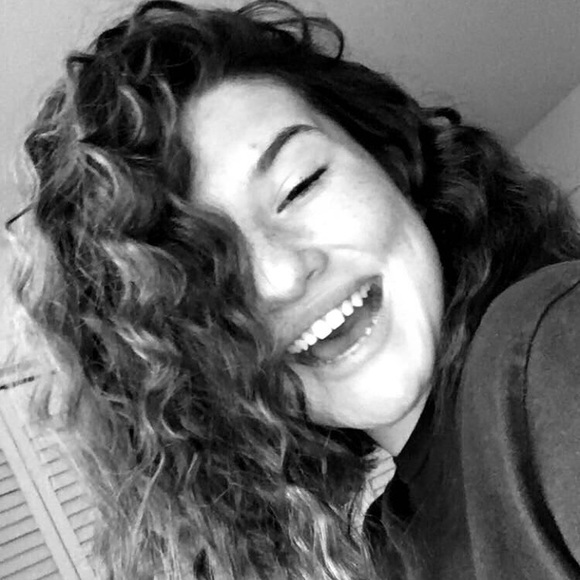 Profile Picture of Tianna Stamas (@tianna_s_stamas) on Poshmark