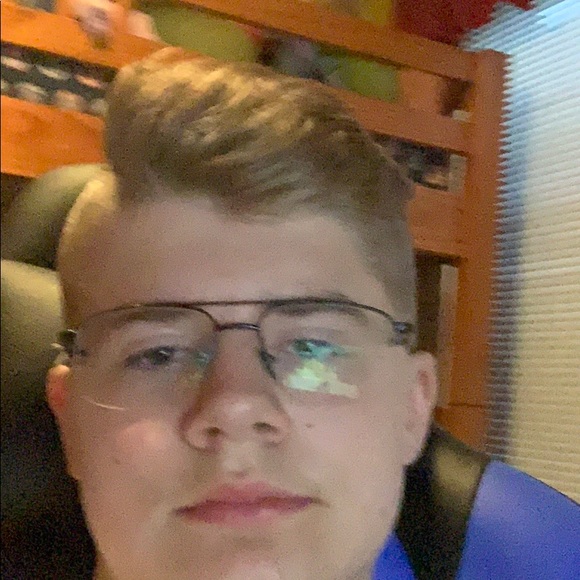 Profile Picture of Adam Perry (@swurvv) on Poshmark