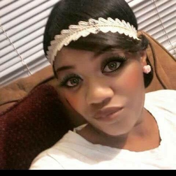 Profile Picture of Stephanie Seagraves (@flawlesslover_) on Poshmark