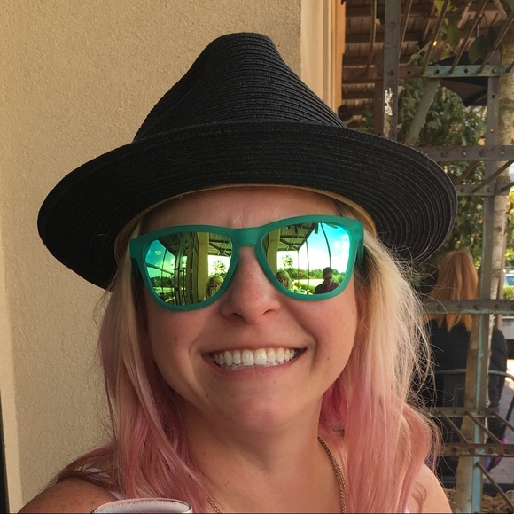 Profile Picture of Shea Caliva (@lsneedham) on Poshmark