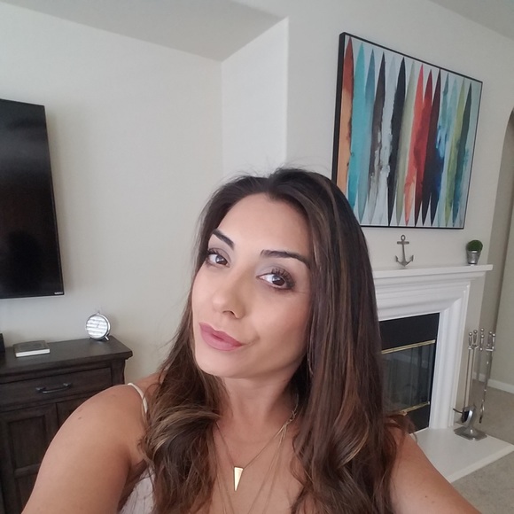 Profile Picture of Shaija Romey (@sromey0) on Poshmark