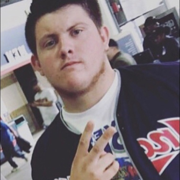 Profile Picture of Aaron Obrien (@aob33106) on Poshmark