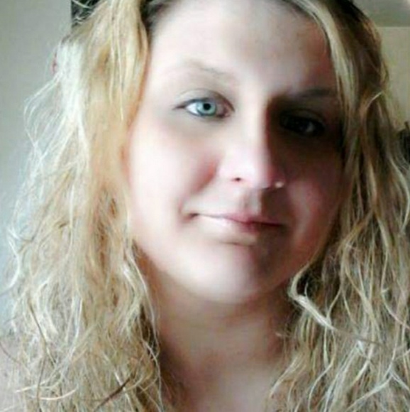 Profile Picture of Debbie Crompton (@debbiecrompt) on Poshmark