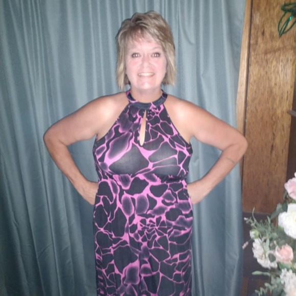 Profile Picture of Kristy Steltzer (@readysetclothes) on Poshmark