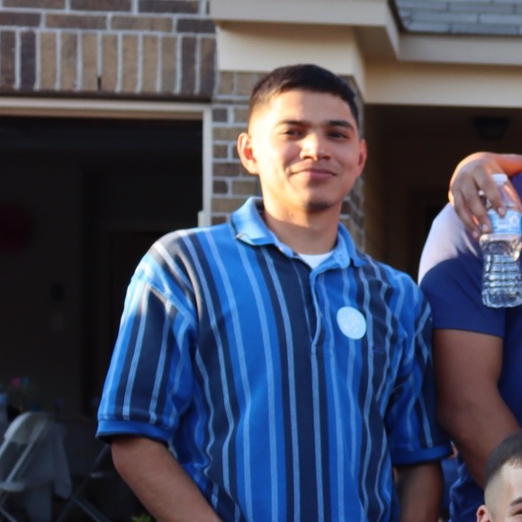 Profile Picture of Erik Arias (@ariasxe) on Poshmark