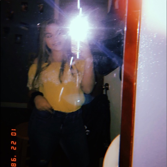 Profile Picture of Soraya Gomez (@sorayapov) on Poshmark
