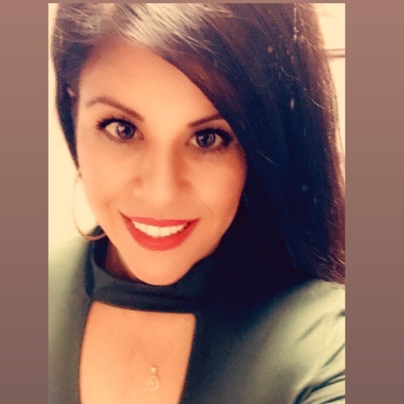 Profile Picture of Lorena Alvarado (@laineyluna) on Poshmark