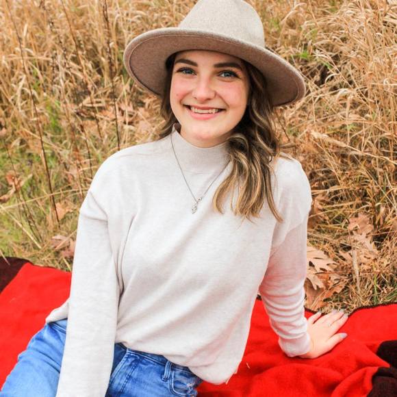 Profile Picture of Rachel Mohatt (@rachelmohatt) on Poshmark