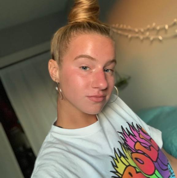 Profile Picture of Darian Lucas (@darianlucs) on Poshmark