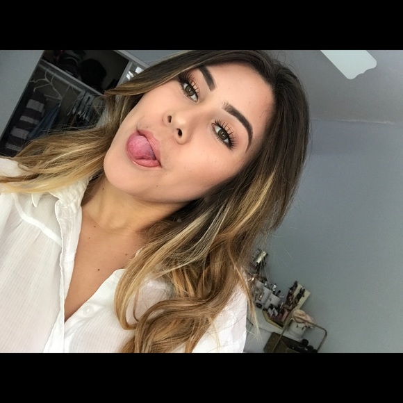 Profile Picture of Valerie Berrospe (@valerieberrospe) on Poshmark