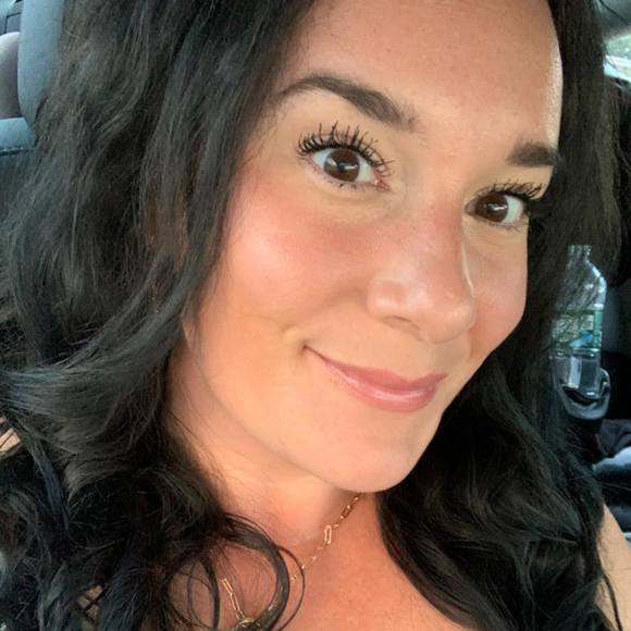 Profile Picture of Rhiannon Chaves amendolare (@rhiannonrjst) on Poshmark