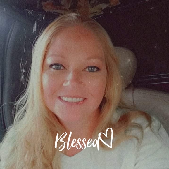 Profile Picture of Kerri Albritton (@kerrideese) on Poshmark