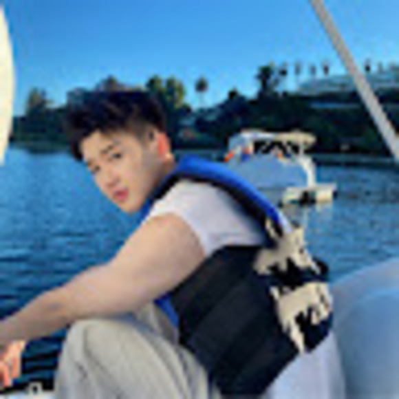 Profile Picture of Zhang Albert (@albertzhang0409) on Poshmark