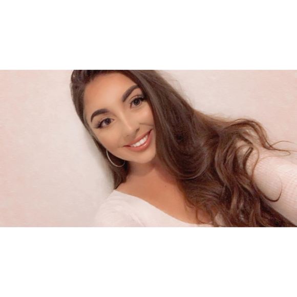 Profile Picture of Haley Weisser (@haleysweet8) on Poshmark