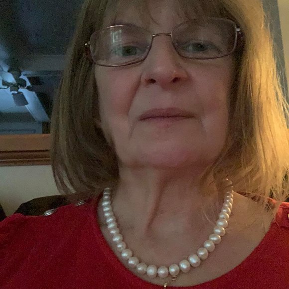 Profile Picture of Pam Barrett (@pambarrett927) on Poshmark