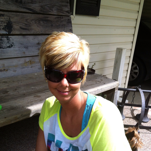 Profile Picture of Cassie Ward (@mamacass1) on Poshmark