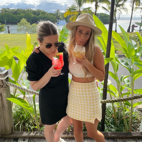 Profile Picture of Anna Davey (@anna_davey) on Poshmark