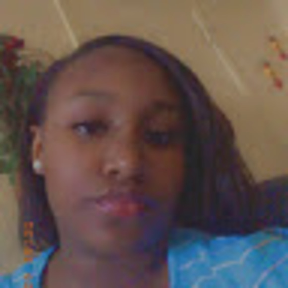 Profile Picture of Joy Greer (@joygreer1910) on Poshmark