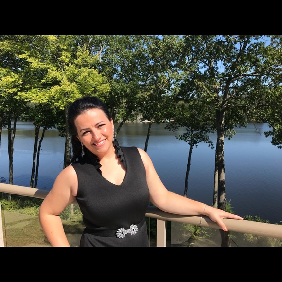 Profile Picture of Viola Sallaku (@violasallaku) on Poshmark